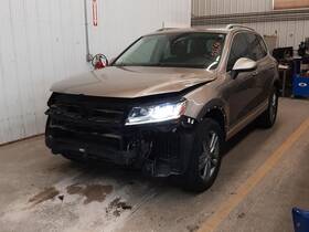 Vw 116-60718l Light For Touareg Oem Assy Left Fog Bmpr Pitted